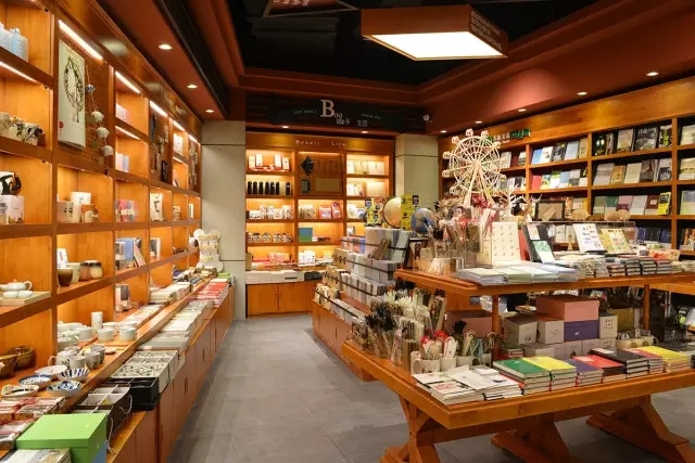 在挑选图书管理软件的时候，要考察供应商的口碑、背景、售前服务态度